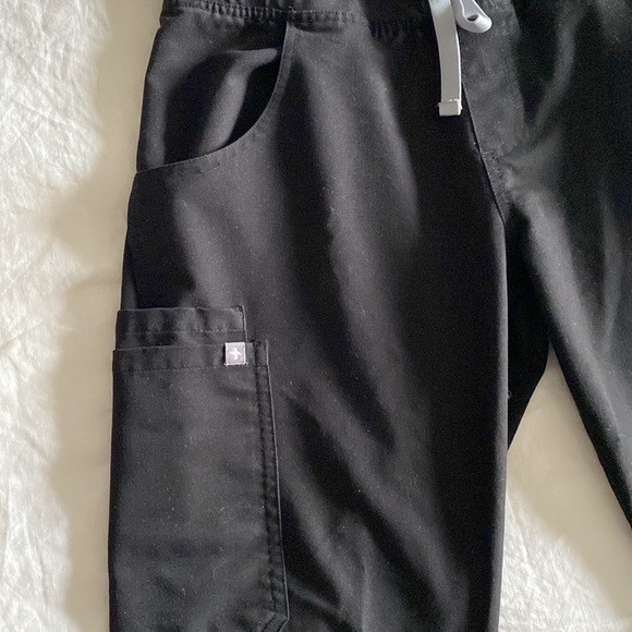 FIGS black scrub pants - Picture 3 of 5
